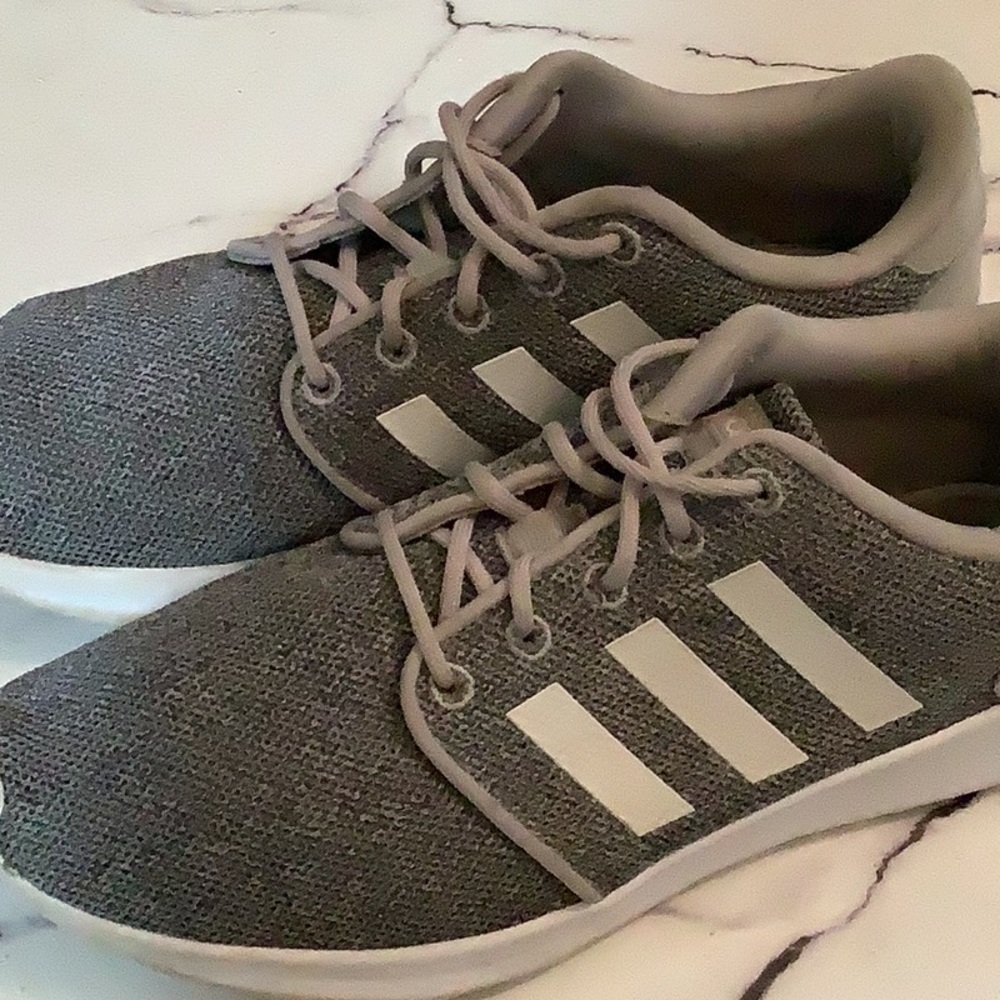 Adidas cloud foam shoes size 8